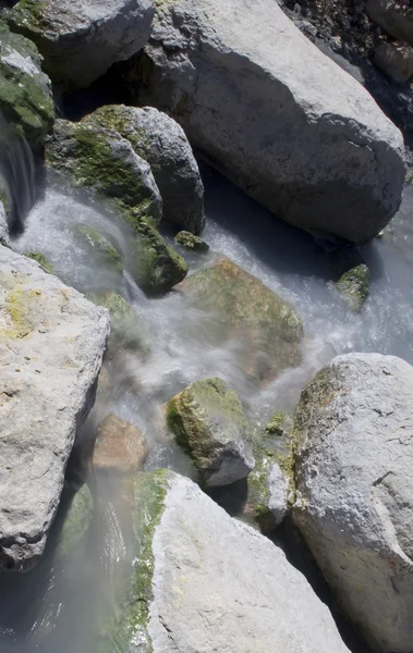 Agua y rocas —  Fotos de Stock