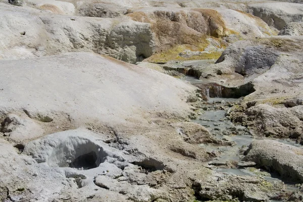 Maceta de barro y escorrentía — Foto de Stock