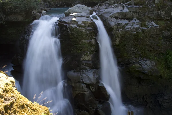 Cachoeira cai — Fotografia de Stock