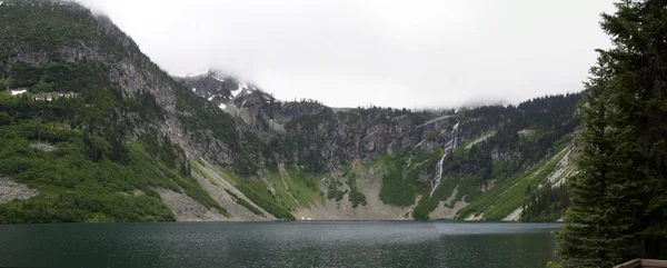 Verregneter See fällt Panorama — Stockfoto