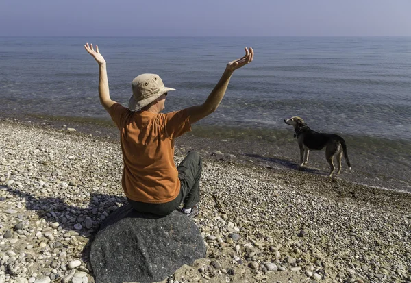 Vrouw en hond — Stockfoto