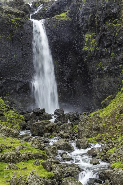 Isländischer Wasserfall — Stockfoto