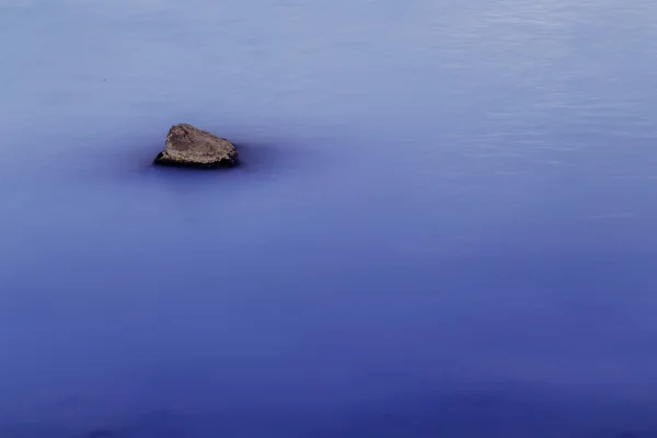 Голубая вода — стоковое фото