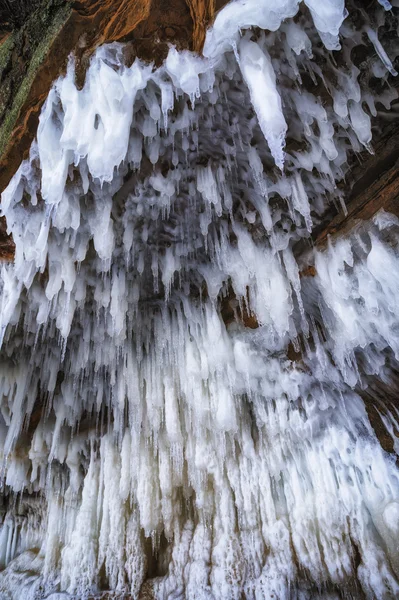 Büyük buz sarkıtları — Stok fotoğraf