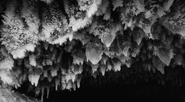 Formações de gelo de caverna — Fotografia de Stock