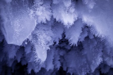 Buz oluşumları mağara