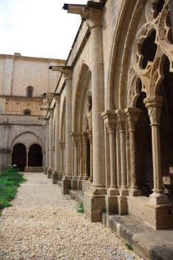 Poblet Manastırı 'nın kemerlerinin bir parçası. Santa Maria de Poblet Reial Monestir Manastırı. İspanya.