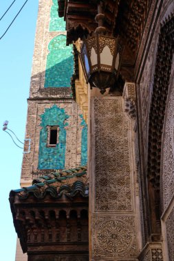 Geleneksel Fas süsü ve lambası olan geleneksel bir vasiyet.