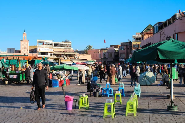 Principal Mercado Marrakech Cadeiras Coloridas Oferecem Desenhos Henna Nas Mãos — Fotografia de Stock