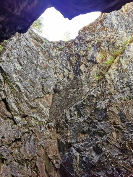 Las Paredes Eje Vertical Anteriormente Utilizado Para Minería Mármol Parque — Foto de Stock