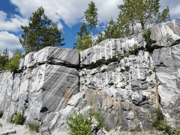 Cantera Italiana Con Secciones Lisas Mármol Ruskeala Mountain Park Soleado —  Fotos de Stock