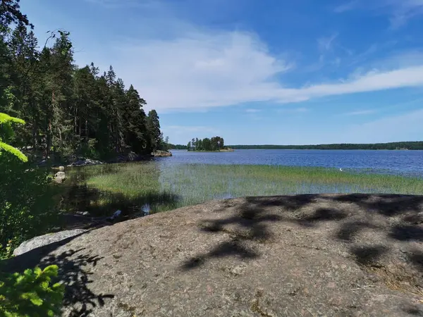 Das Ufer Der Wyborger Bucht Mit Großen Felsbrocken Felsigen Naturpark — Stockfoto