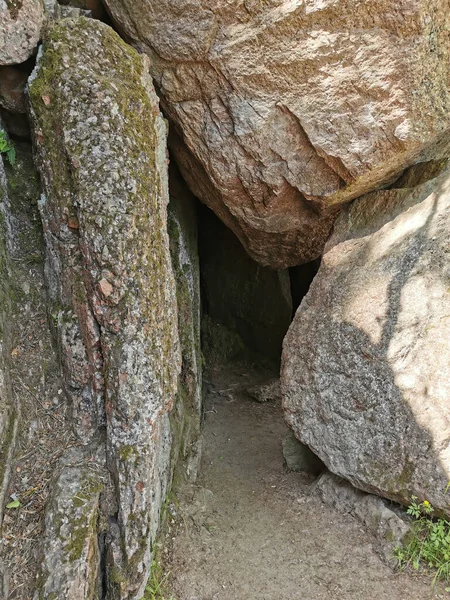 Είσοδος Του Grotto Desires Στο Βραχώδες Φυσικό Πάρκο Του Monrepos — Φωτογραφία Αρχείου