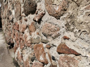 Bir yurttaşlık evinin duvarı, granit kayalardan yapılmış, 16. yüzyılda inşa edilmiş bir kale, Vyborg şehrindeki en eski yerleşim yeri.