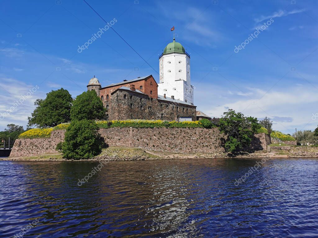 Vista desde el terraplén del Castillo de y la Torre de San Olaf
