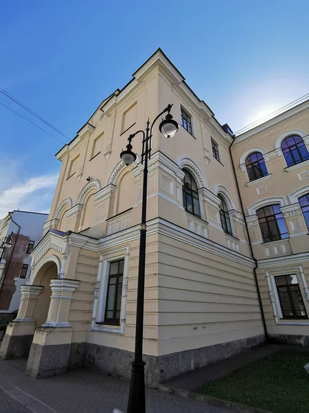 Entrance Building Secondary School Historical Part City Vyborg Blue Sky — Stock Photo, Image