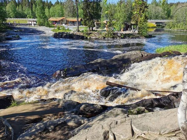 Seitenansicht Des Ahvenkoski Wasserfalls Tokhmayoki Fluss Karelien Einem Klaren Sommermorgen — Stockfoto