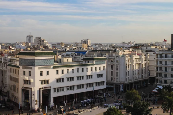 Вид Сверху Касабланку Множеством Домов Людей Фоне Голубого Неба Облаками — стоковое фото