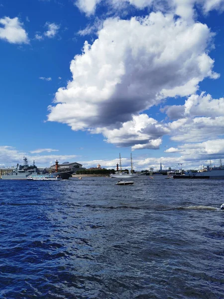 Großes Landungsschiff Olenegorsky Miner Newa Wassergebiet Zum Tag Der Marine — Stockfoto