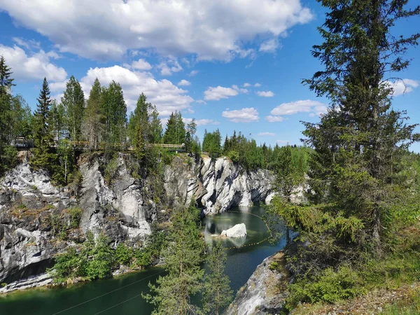 Vista Las Pintorescas Costas Rocosas Enorme Piedra Agua Esmeralda Del — Foto de Stock