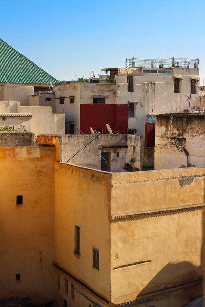 Вид на стену и крышу марокканского дома. Фез. Морено.