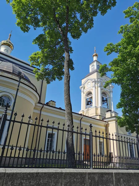 Cathédrale Spaso Preobrazhensky Avec Des Colonnes Une Horloge Dans Ville — Photo