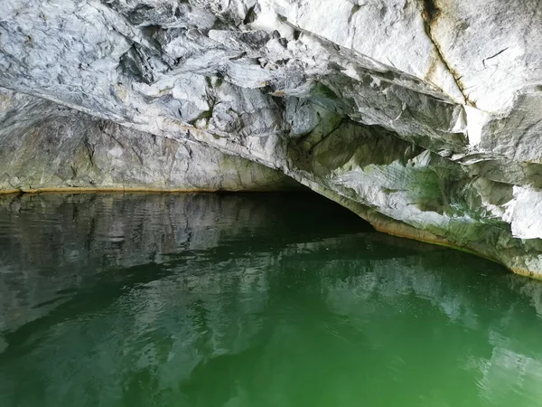 Wall Grotto Reflected Emerald Water Marble Canyon Ruskeala Mountain Park — Stock Photo, Image