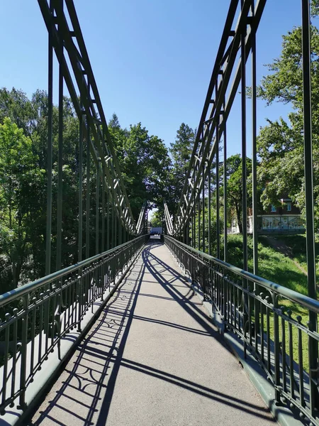 Egy Keskeny Lógó Gyalogos Nyitott Makarovszkij Híd Kék Ellen Egy — Stock Fotó