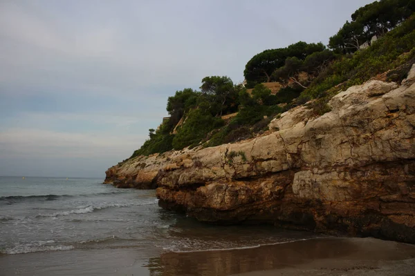 Rock Strand Von Salou Einem Bewölkten Tag Spanien — Stockfoto