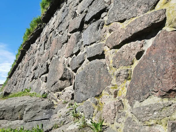 16世紀に建てられたPanzerlaks Bastionの壁 明確な夏の日にヴィボルグの街で — ストック写真