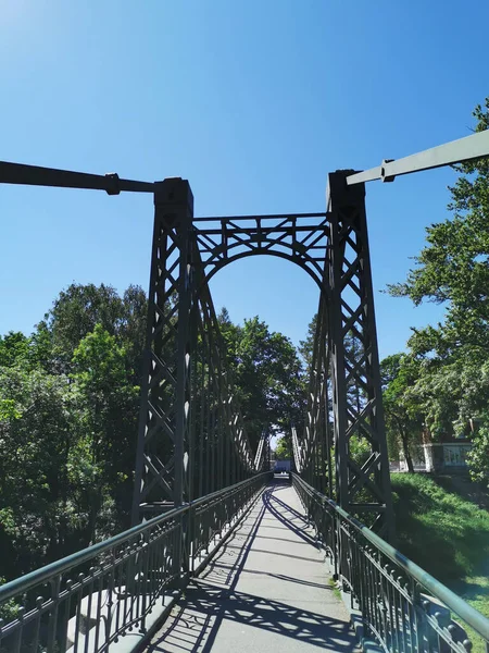 Eine Schmale Hängende Durchbrochene Makarovsky Brücke Gegen Den Blauen Himmel — Stockfoto