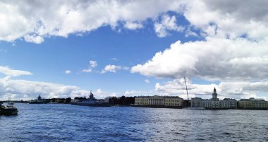 St. Petersburg Donanma Günü için Neva su alanındaki 