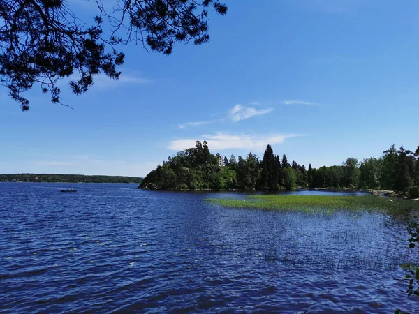 Blick Vom Ufer Der Wyborger Bucht Auf Die Insel Mit — Stockfoto