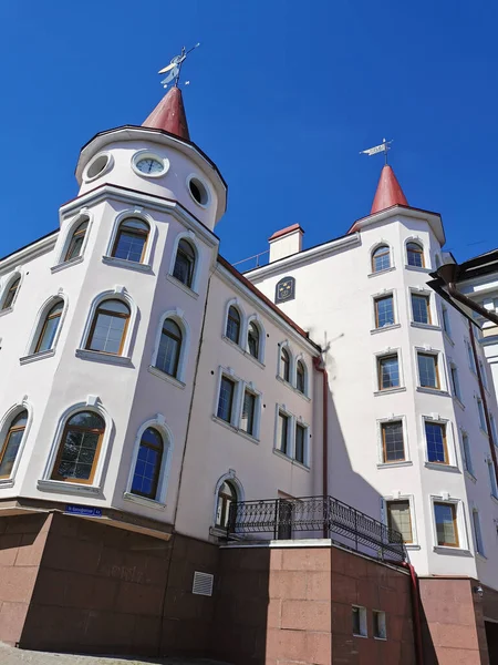 Modern Residential Building Towers Outbuildings Built Old Days Sunny Summer — Stock Photo, Image