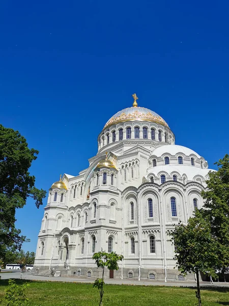 Nicholas Cathedral Trees Background Cloudless Sky Summer Day Kronstadt — Stock Photo, Image