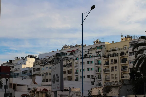 Касабланка Морокко Обычные Жилые Здания Касабланке Балконами Кованого Железа Против — стоковое фото