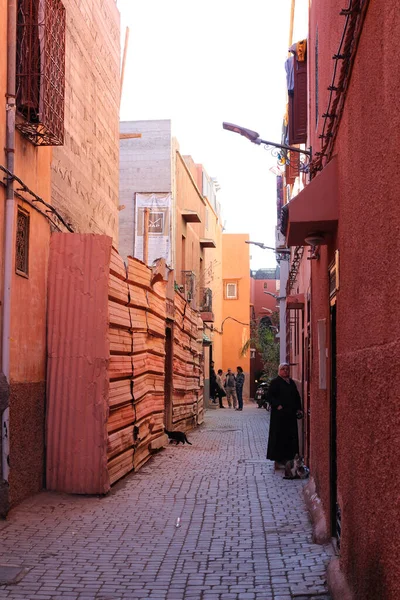 Marquês Morocco Uma Rua Estreita Com Casas Vermelhas Homem Com — Fotografia de Stock