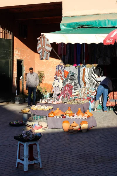Marquês Moroco Uma Tenda Compras Livre Com Cerâmica Chapéus Roupas — Fotografia de Stock