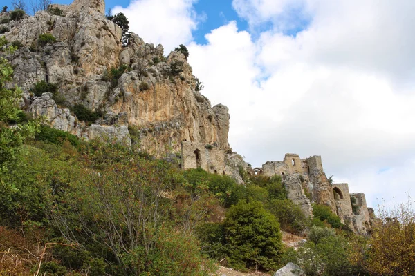 Niepokonany Zamek Hilariona Starożytna Rezydencja Królów Cypru Widok Dołu Cypr — Zdjęcie stockowe