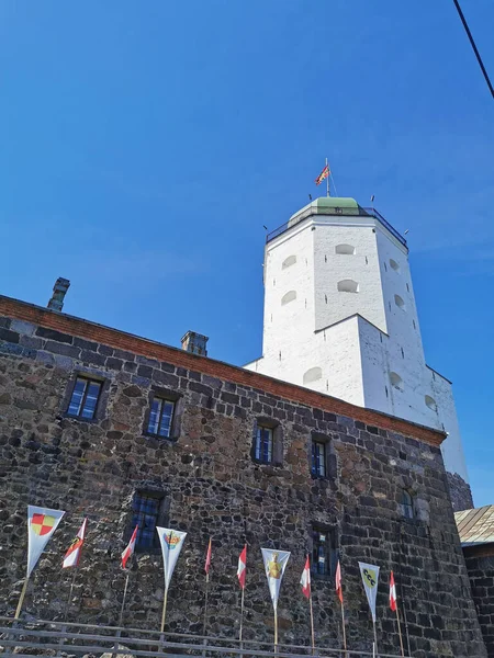 Blue Sky Stone Wall Vyborg Castle Flags White Tower Olaf — Stock Photo, Image
