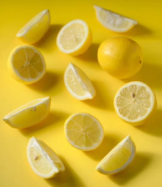 신선한 컷된 레몬 슬라이스 — 스톡 사진
