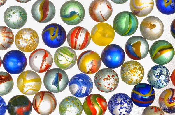 Различные стеклянные шарики — стоковое фото