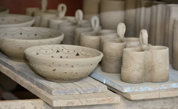 Cerámica de cerámica de arcilla secado antes de ser fuego — Foto de Stock