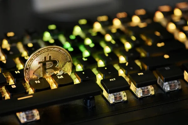 Galati Roumanie Avril 2021 Studio Shot Golden Bitcoin Virtual Currency Image En Vente