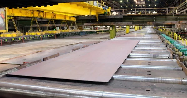 Produktion plåt av stål Royaltyfria Stockfoton