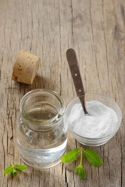 Homemade mouthwash made from Peppermint and baking soda — Stock Photo, Image