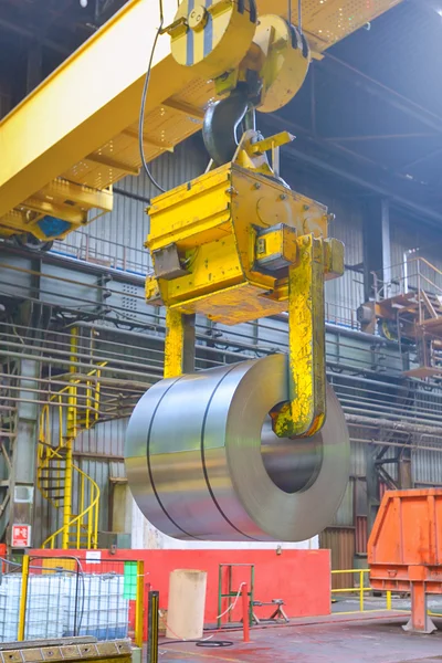Crane loading of metal — Stock Photo, Image