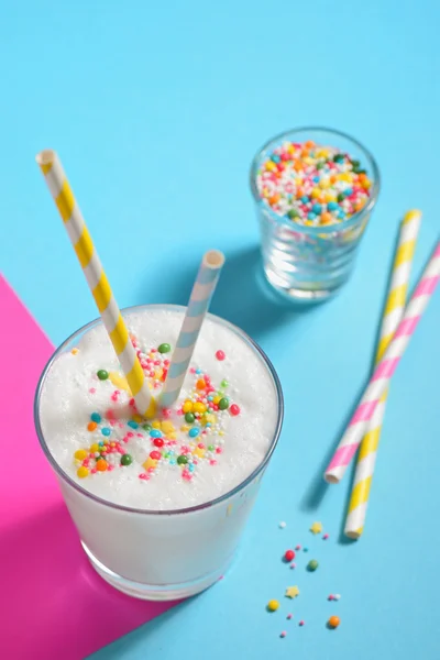 Glass of milk and Sprinkles — Stock Photo, Image