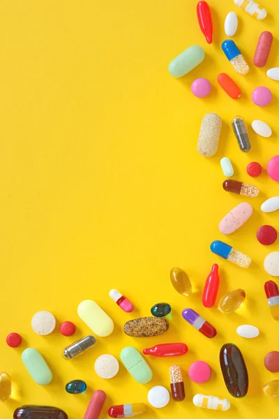 Många olika färgglada piller Stockbild