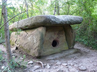 Antik Megalith Dolmen. Rossi 'de, Gelendzhik yakınlarında..